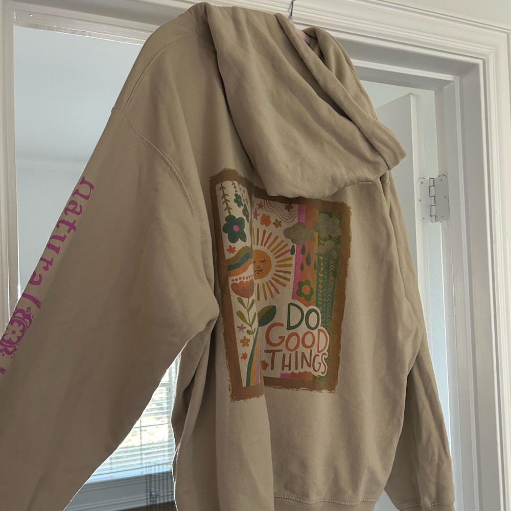 Natural Life Hoodie “Do good things”
